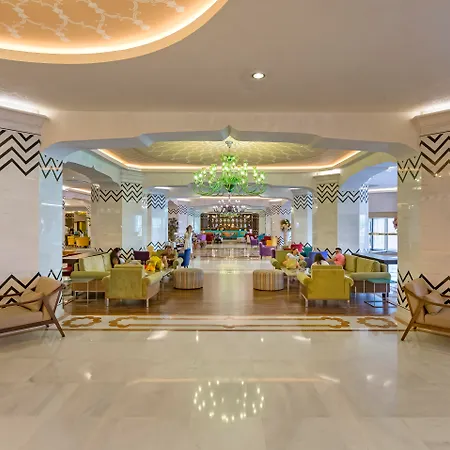 Royal Taj Mahal Hotel 5*